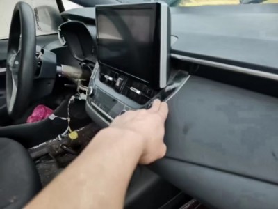 20年丰田雷凌小型车