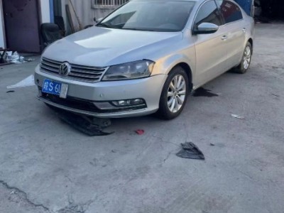 13年大众迈腾小型车