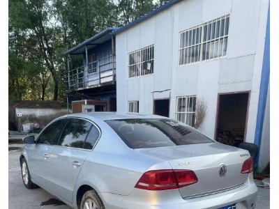 13年大众迈腾小型车