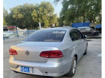 13年大众迈腾小型车