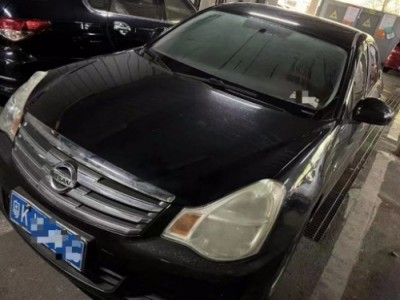 12年日产轩逸小型车