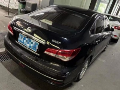 12年日产轩逸小型车