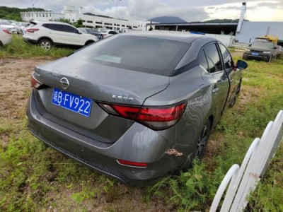 22年日产轩逸中型车