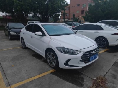 18年现代领动中型车