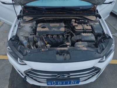 18年现代领动中型车