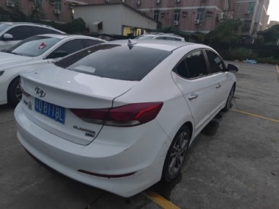 18年现代领动中型车