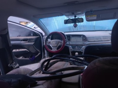 18年现代领动中型车