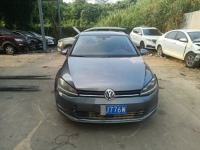 14年大众高尔夫小型车