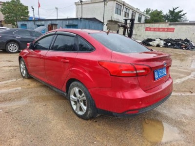 16年福特福克斯小型车
