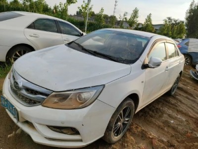 16年比亚迪速锐小型车
