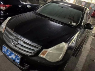 12年日产轩逸小型车