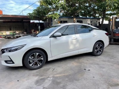 21年日产轩逸小型车
