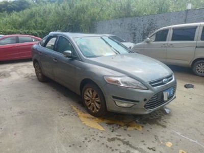 12年福特蒙迪欧小型车