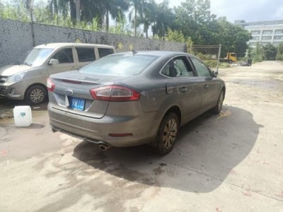 12年福特蒙迪欧小型车