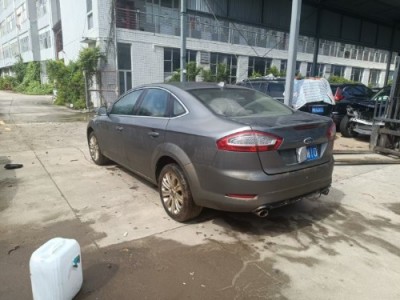 12年福特蒙迪欧小型车
