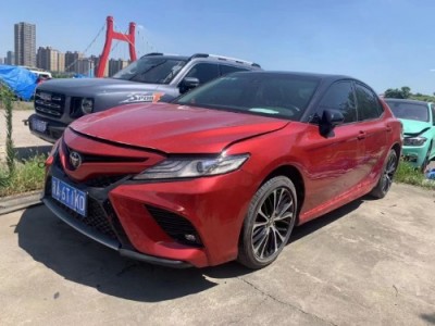 18年丰田凯美瑞小型车