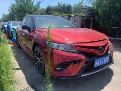 18年丰田凯美瑞小型车