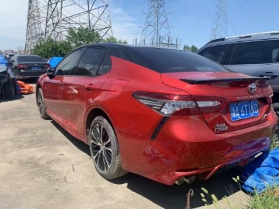 18年丰田凯美瑞小型车