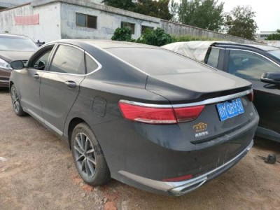 20年吉利博瑞中型车