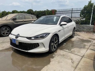 22年大众凌渡小型车