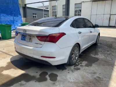 14年现代名图中型车