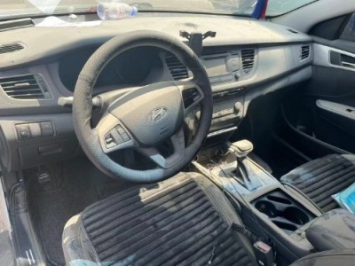 14年现代名图中型车