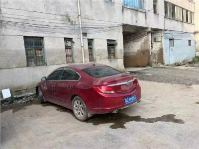12年别克君威小型车