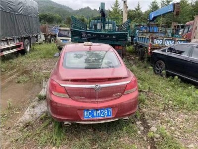 12年别克君威小型车