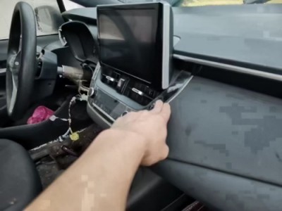 20年丰田雷凌中型车