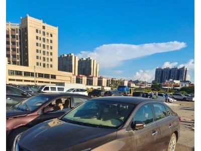 16年日产轩逸小型车