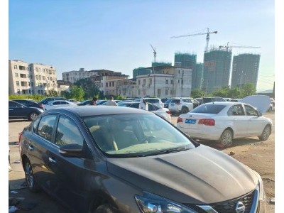 16年日产轩逸小型车