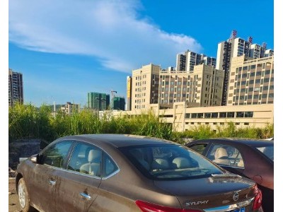 16年日产轩逸小型车