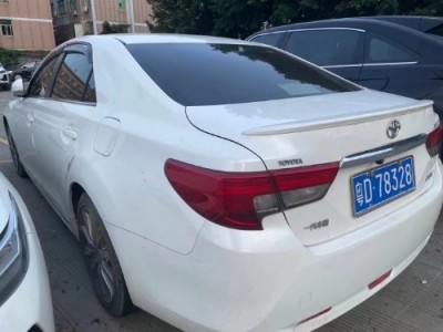 14年丰田锐志小型车