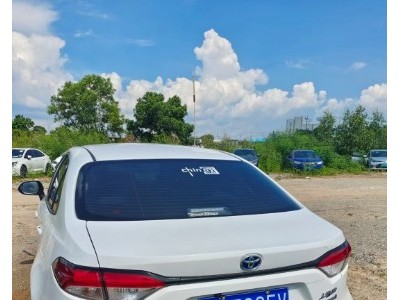 21年丰田雷凌小型车