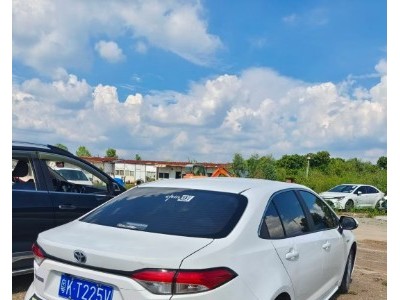 21年丰田雷凌小型车