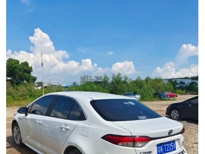 21年丰田雷凌小型车