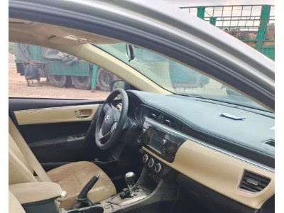 15年丰田雷凌小型车