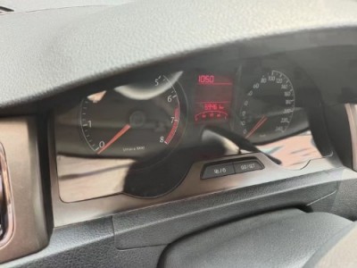 14年大众桑塔纳小型车