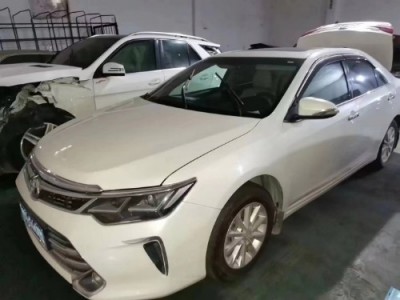 17年丰田凯美瑞小型车