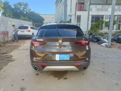 18年阿尔法·罗密欧阿尔法·罗密欧Stelvio小型车