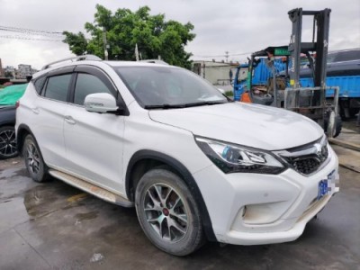 18年比亚迪宋SUV