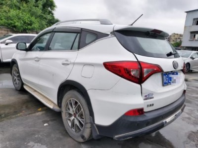 18年比亚迪宋SUV