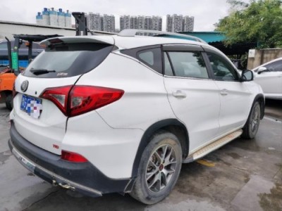 18年比亚迪宋SUV