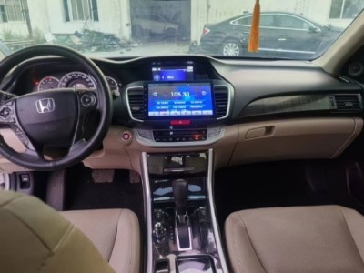 14年本田雅阁中型车