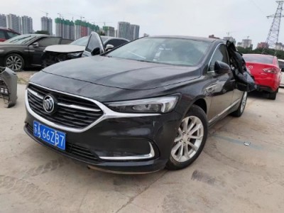 21年别克君越中型车