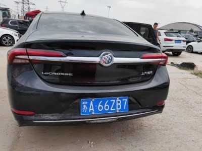 21年别克君越中型车