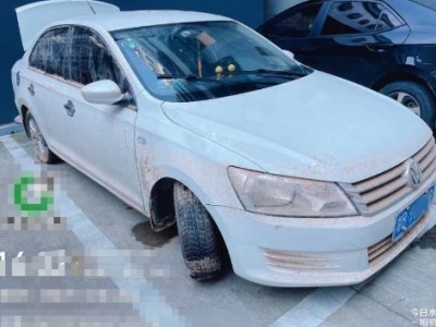 16年大众桑塔纳小型车