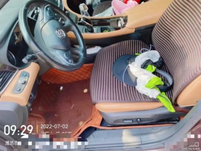 17年别克君越小型车