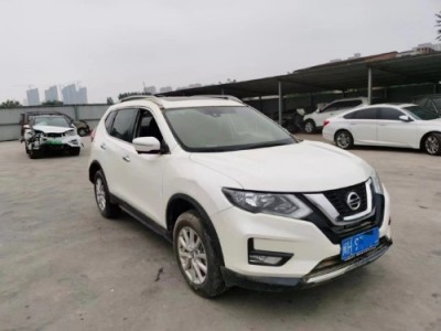 20年日产奇骏SUV