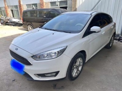16年福特福克斯中型车